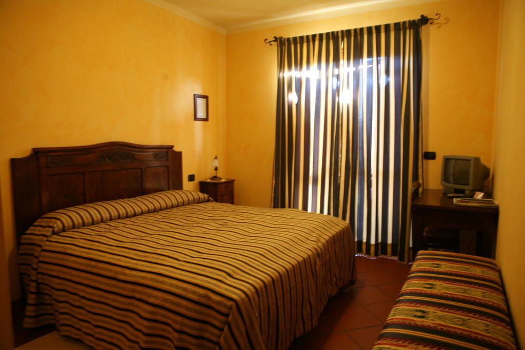 Villa Agriturismo La Virginia Revello Exterior foto